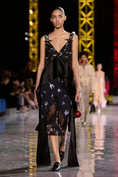 Look 18